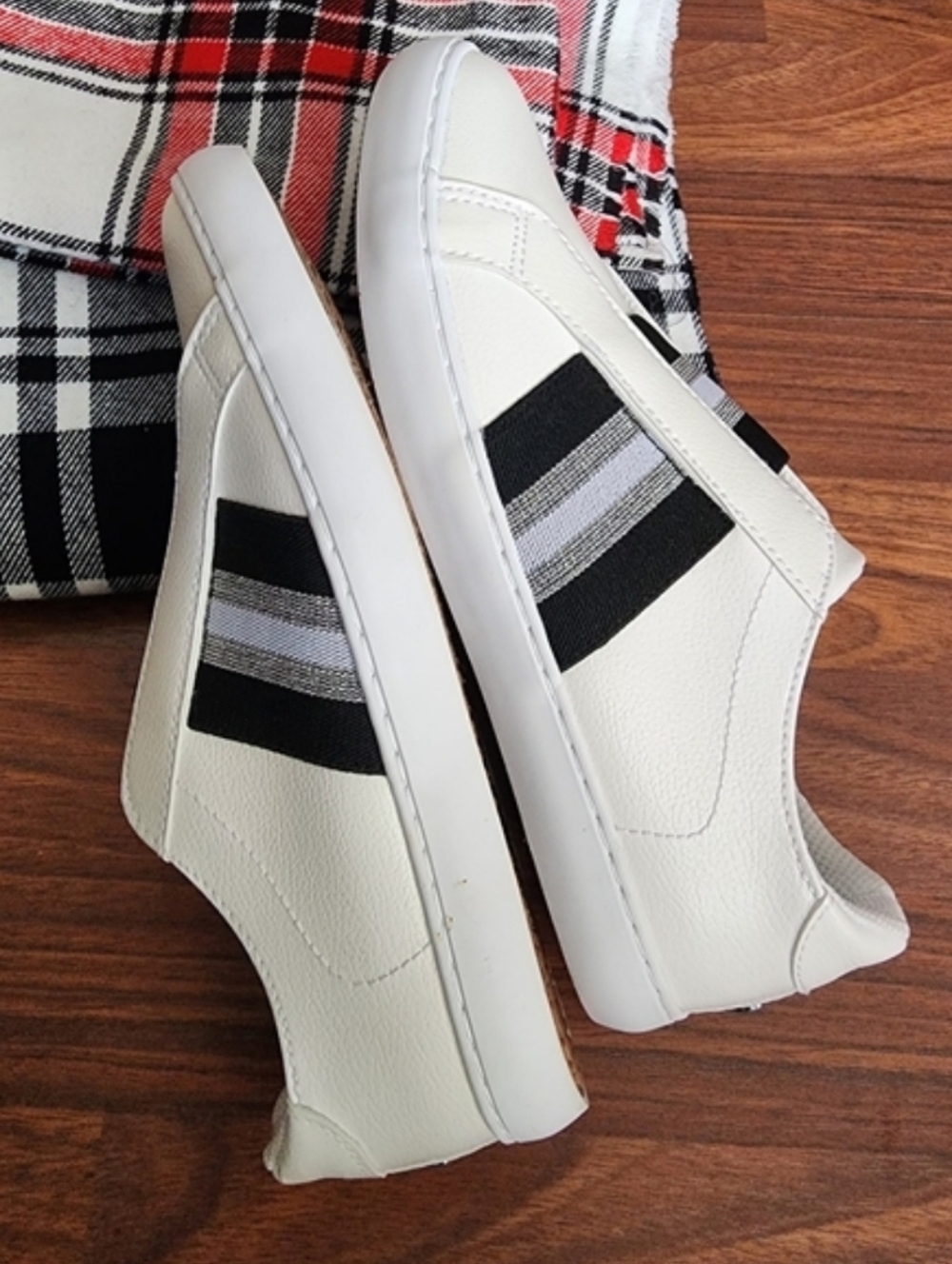 London Fog White Slip-On Sneakers with Black & Gray Stripes